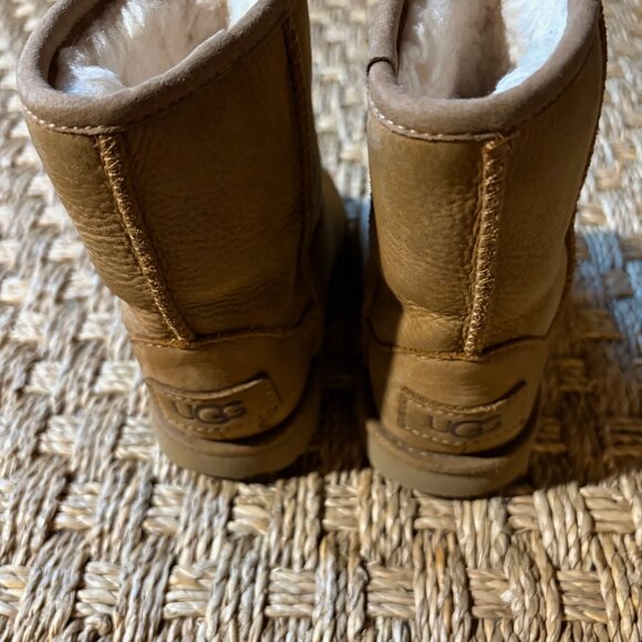 UGG Toddler's Classic Boot in Chestnut - Picture 7 of 10